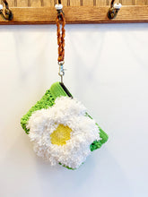 Neli Flower Jumbo Pouch